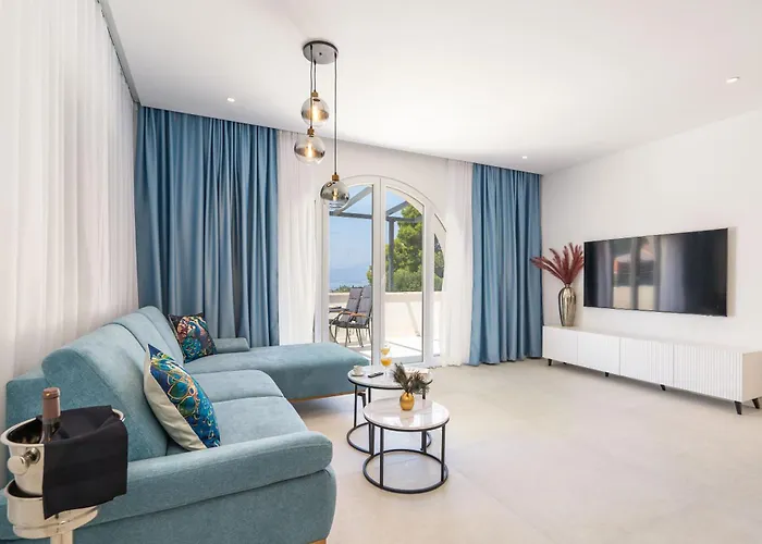 Spacious Condo 2-Bedroom Apartment Raat