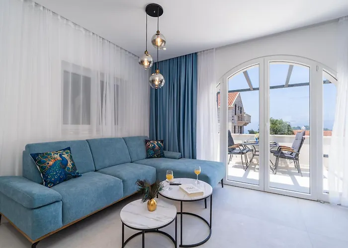 Spacious Condo 2-Bedroom Apartment Raat