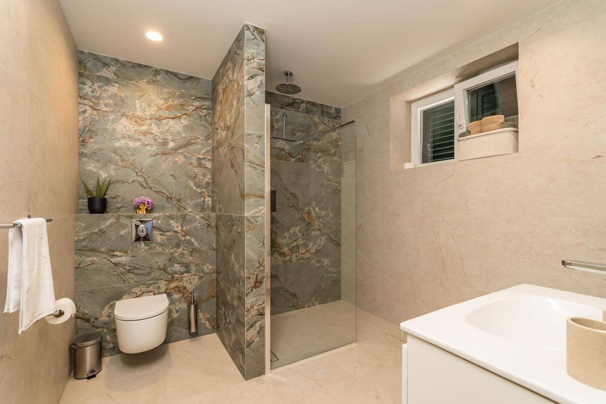 Spacious 2-bedroom Raat Cavtat