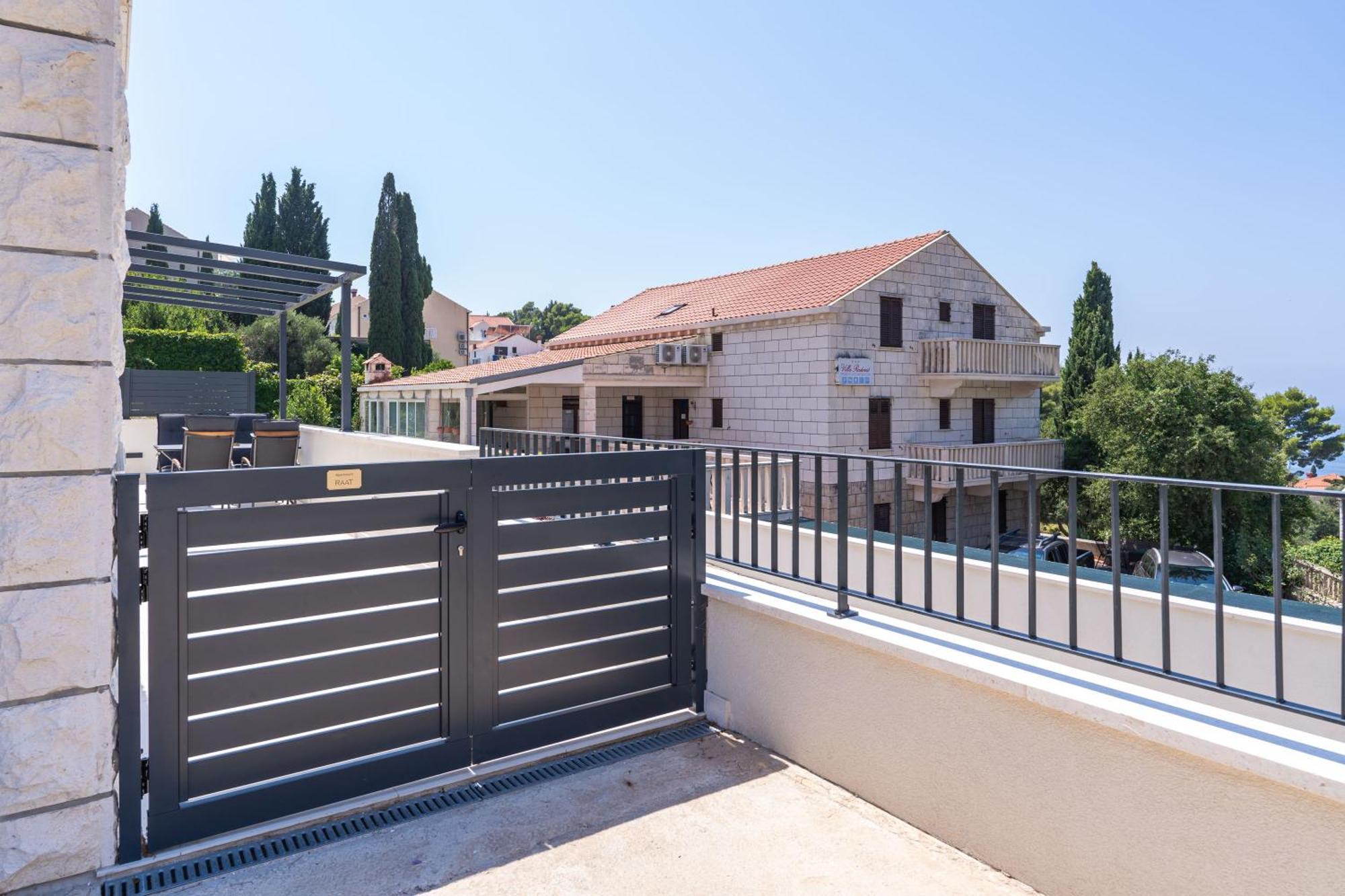 Spacious 2-bedroom Raat Apartment